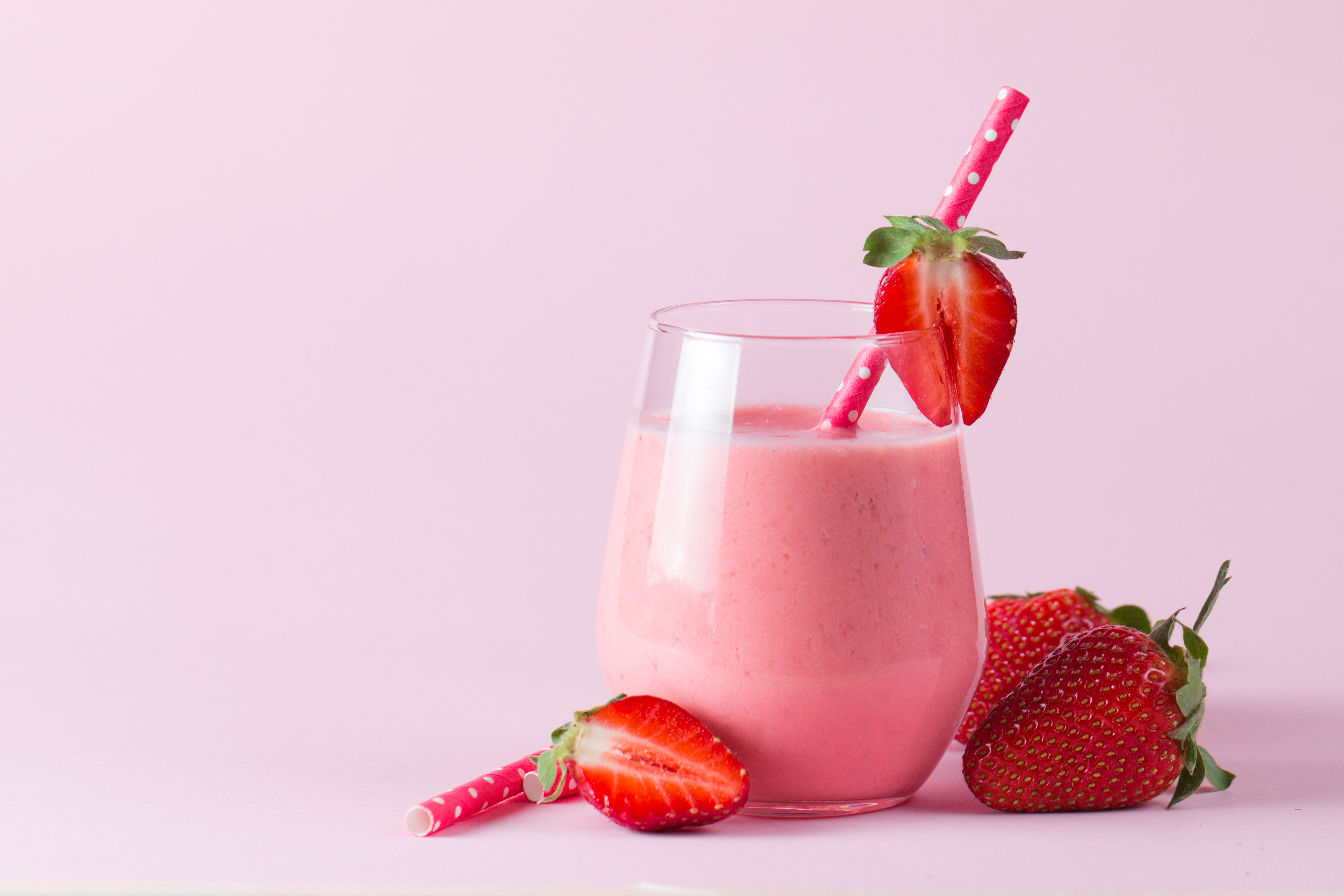 Strawberry Smoothie With Altrashot image